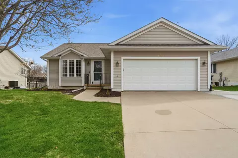 733 71st St NE, Cedar Rapids, IA 52402