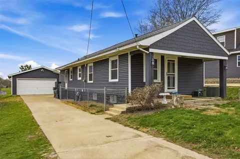 2642 Fruitland Blvd SW, Cedar Rapids, IA 52404