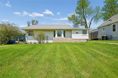 329 2nd St, Atkins, IA 52206