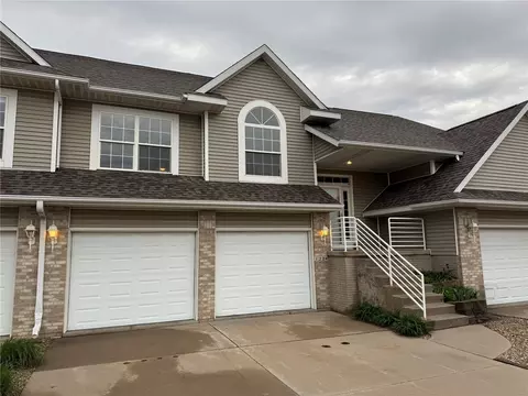 1224 Litchfield Dr #B, Hiawatha, IA 52233
