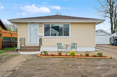 420 30th St SE, Cedar Rapids, IA 52403