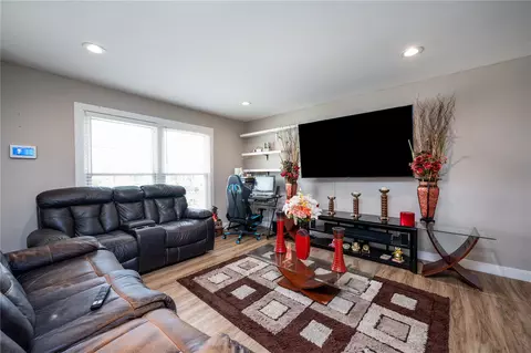 4609 Pineview Dr NE, Cedar Rapids, IA 52402