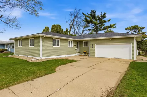 1780 25th Ave, Marion, IA 52302