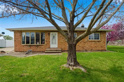 346 32nd St NW, Cedar Rapids, IA 52405