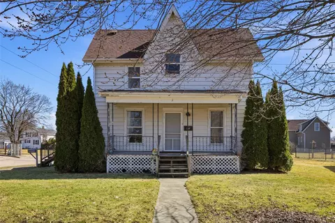 503 S Maple St, Monticello, IA 52310