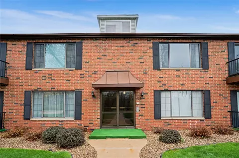 428 29th St Dr SE #16, Cedar Rapids, IA 52403