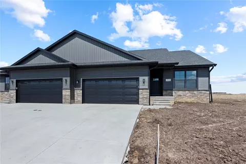 3930 Quail Trail Dr, Marion, IA 52302