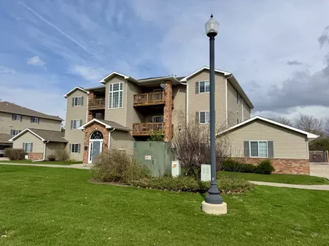 2706 Triple Crown Ln #1, Iowa City, IA 52240