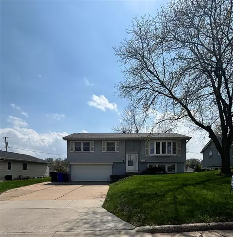 3917 Nancy Jane Ln NE, Cedar Rapids, IA 52402