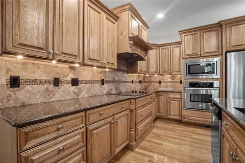 Kitchen - 3241 Cedar River Ct NE, Cedar Rapids, IA 52411 photo 3 of 4