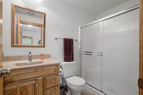 Bath - 3241 Cedar River Ct NE, Cedar Rapids, IA 52411 photo 3 of 4