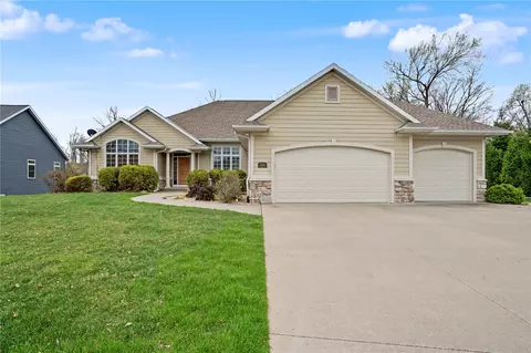 3241 Cedar River Ct NE, Cedar Rapids, IA 52411