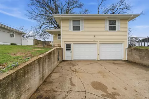 272 27th Ave SW, Cedar Rapids, IA 52404