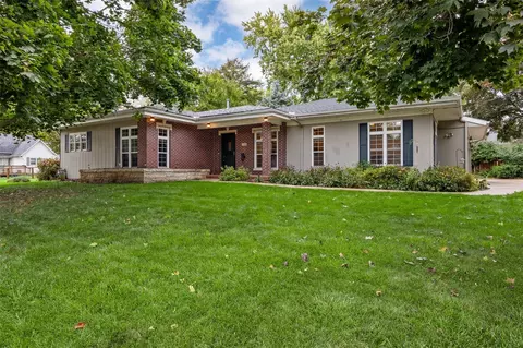 1108 E 3rd St, Anamosa, IA 52205