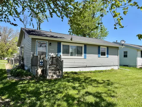 2604 E Avenue Ave NW, Cedar Rapids, IA 52405