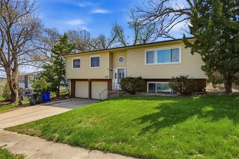 2067 Knollshire Rd NE, Cedar Rapids, IA 52402