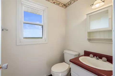 Bath - 6752 29th Ave, Shellsburg, IA 52332 photo 3 of 4
