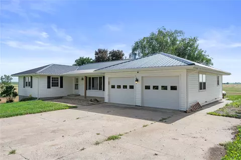 Exterior - 6752 29th Ave, Shellsburg, IA 52332 photo 2 of 9