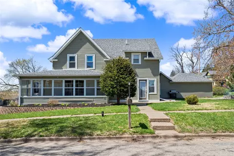 128 S Gill St, Monticello, IA 52310