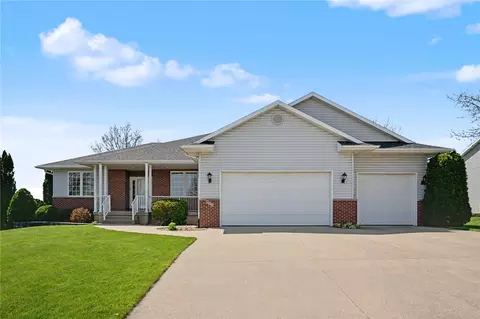 130 Bluff Dr, Fairfax, IA 52228