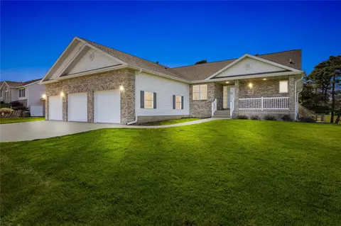 610 Kaitlynn Ave, Anamosa, IA 52205