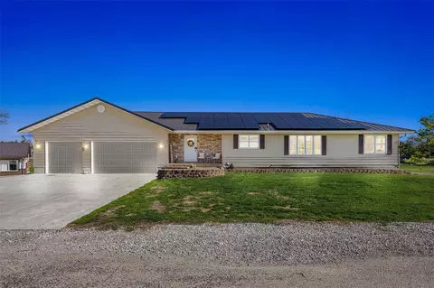 311 Charles St SE, Blairstown, IA 52209