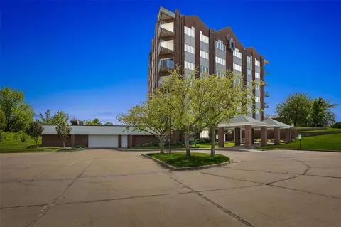 111 Cottage Grove Ave SE #401, Cedar Rapids, IA 52403