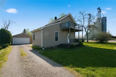 250 Vanderbilt St, Fairfax, IA 52228