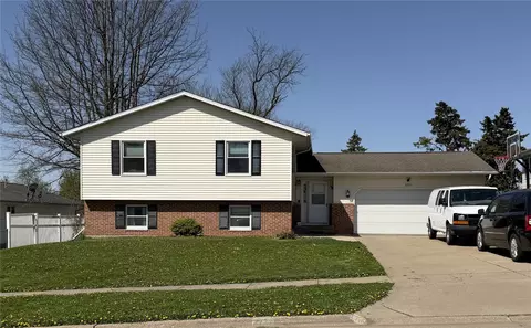 2722 29th St SW, Cedar Rapids, IA 52404