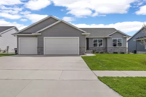 1255 Echo Ridge Ln, Marion, IA 52302