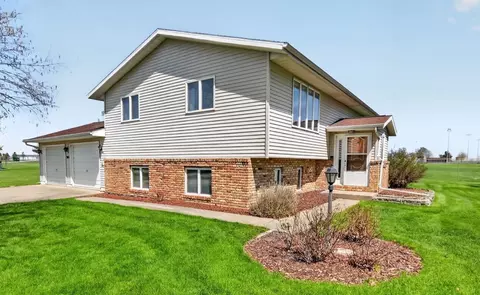 501 Main St, Van Horne, IA 52346
