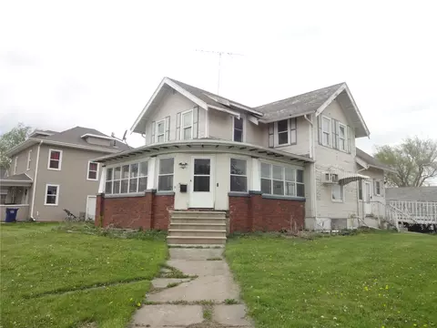 399 E Washington St, Marengo, IA 52301