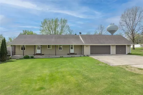 1116 E 6th St, Vinton, IA 52349