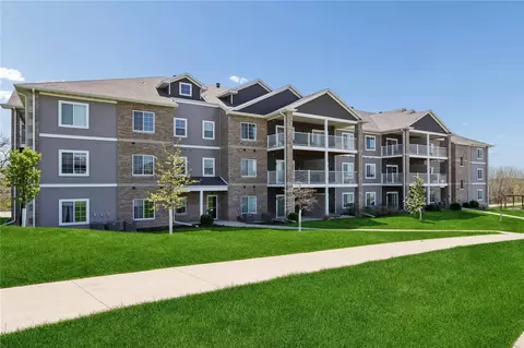 2869 Spring Rose Cir #202, Coralville, IA 52241