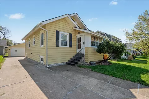 2517 B Ave NE, Cedar Rapids, IA 52402