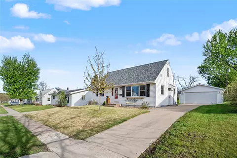 1626 Hollywood Blvd NE, Cedar Rapids, IA 52402