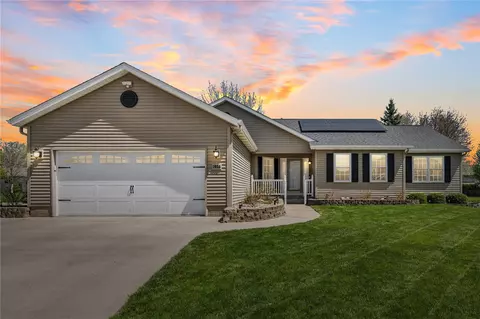 1955 Charleston Dr, Marion, IA 52302