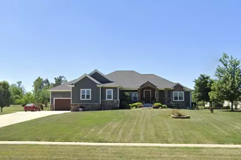 2097 Emmons St, Hiawatha, IA 52233