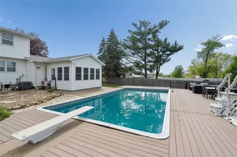 3614 Sue Ln, Cedar Rapids, IA 52405