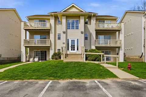 1350 44th St #B, Marion, IA 52302