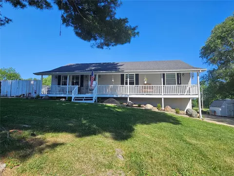 200 Park Pl, Anamosa, IA 52205