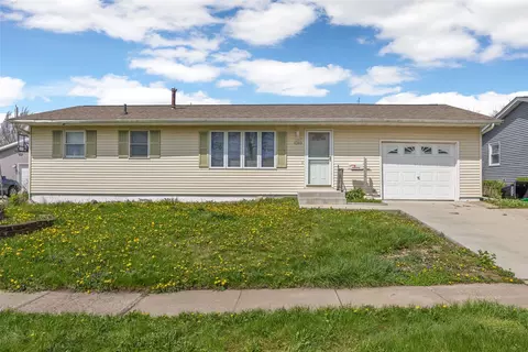 1310 G Ave, Marion, IA 52302