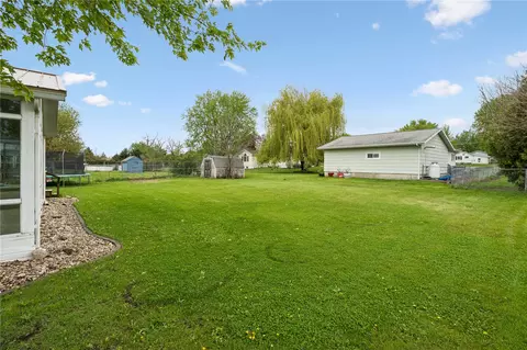 Exterior - 903 E 12th St, Vinton, IA 52349 photo 2 of 5