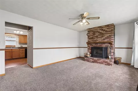 Living - 903 E 12th St, Vinton, IA 52349 photo 6 of 7