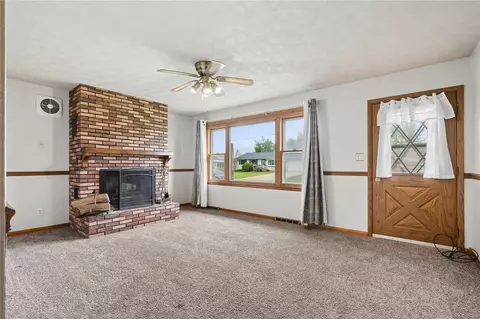Living - 903 E 12th St, Vinton, IA 52349 photo 5 of 7