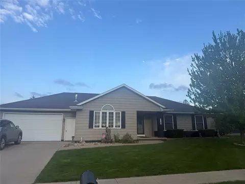 4707 Indian Ridge St SW, Cedar Rapids, IA 52404