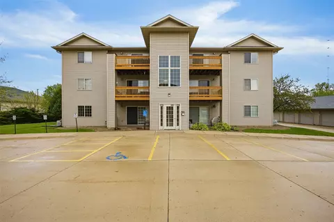 600 Colton Cir NE UNIT 4, Cedar Rapids, IA 52402