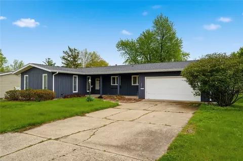 284 Indiandale Rd SE, Cedar Rapids, IA 52403