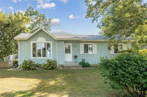 3766 Greens Grove Rd, Center Point, IA 52213