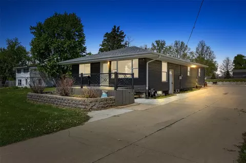 2630 Union Dr SW, Cedar Rapids, IA 52404